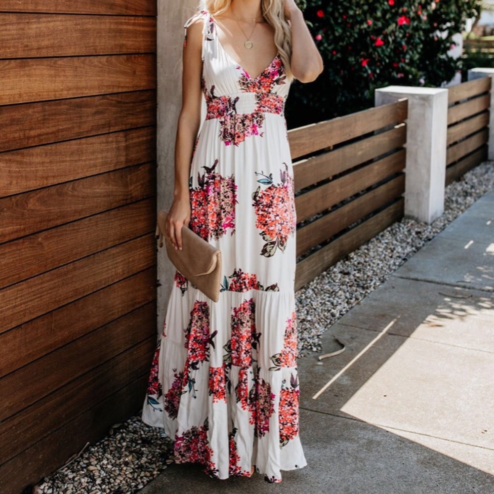 Flowy floral dress NWT***